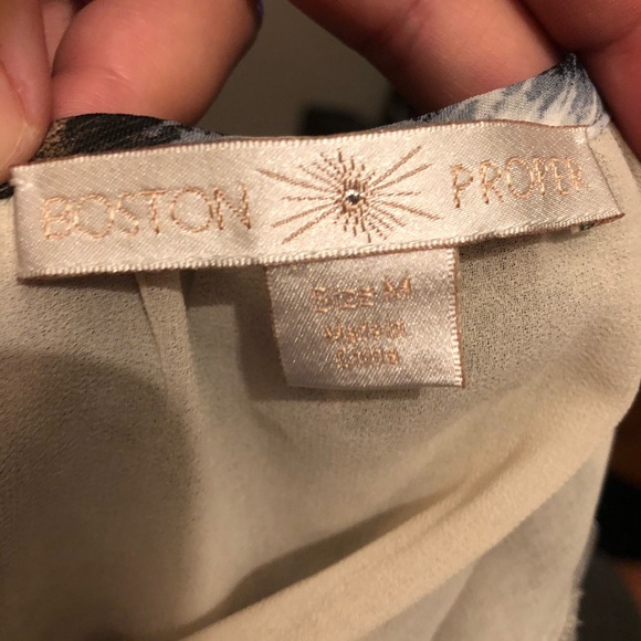 STUNNING BOSTON PROPER COLD SHOULDER BLOUSE - Picture 2 of 6